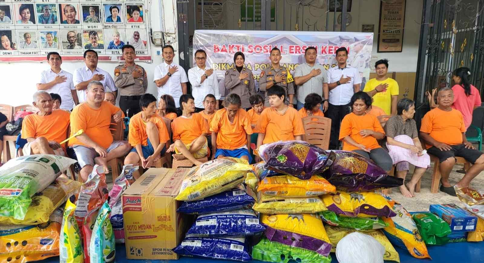 Wujud Syukur ke-22 Tahun, Ershi Kepri Angkatan 2001 Pekanbaru Berbagi dengan Sesama
