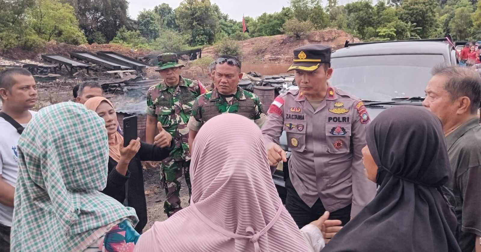 Sempat Memanas, TNI-Polri Kawal Tim Terpadu Tertibkan Gudang Arang Bukit Harimau di Batam