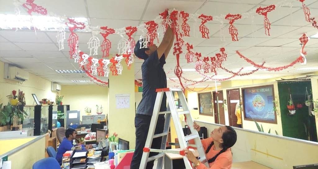 HUT ke-78 RI, Disbudpar Batam Hias Ruang Kerja dengan Pernik Merah Putih