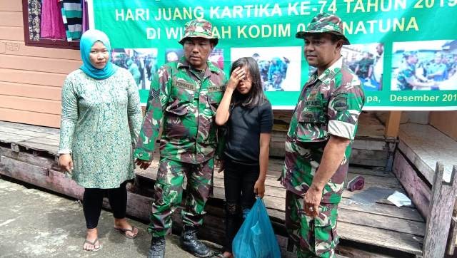 Koramil 02 Tarempa Berikan Bantuan kepada Warga Kurang Mampu