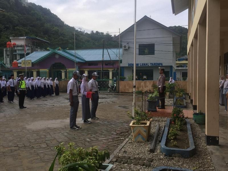 Kasat Lantas Polres Anambas Jadi Pembina Upacara Hari Sumpah Pemuda di SMA Aliyah