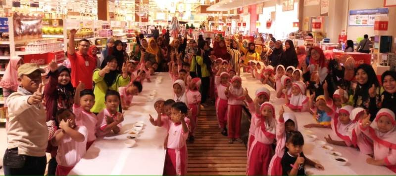 Lotte Grosir Batam Mendapat Kunjungan Dari Sekolah TK Islam Ibnu Haldun Bengkong
